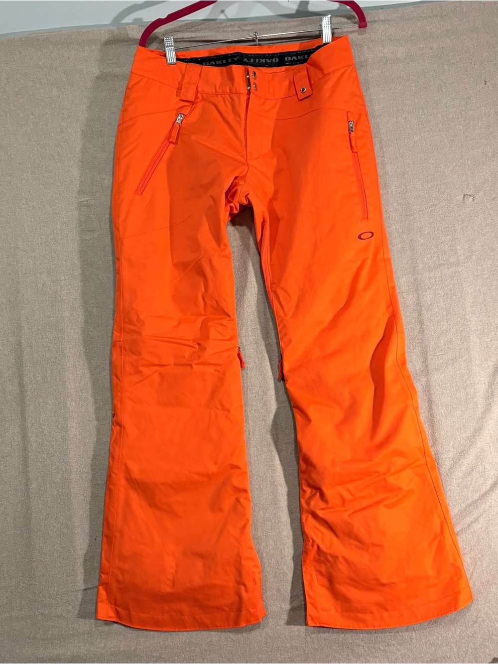 Oakleys Ski/Snowmobile/Boarding. Size small 
Women’s. Maybe worn once.